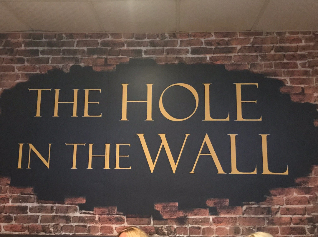 The Hole in the Wall景点图片