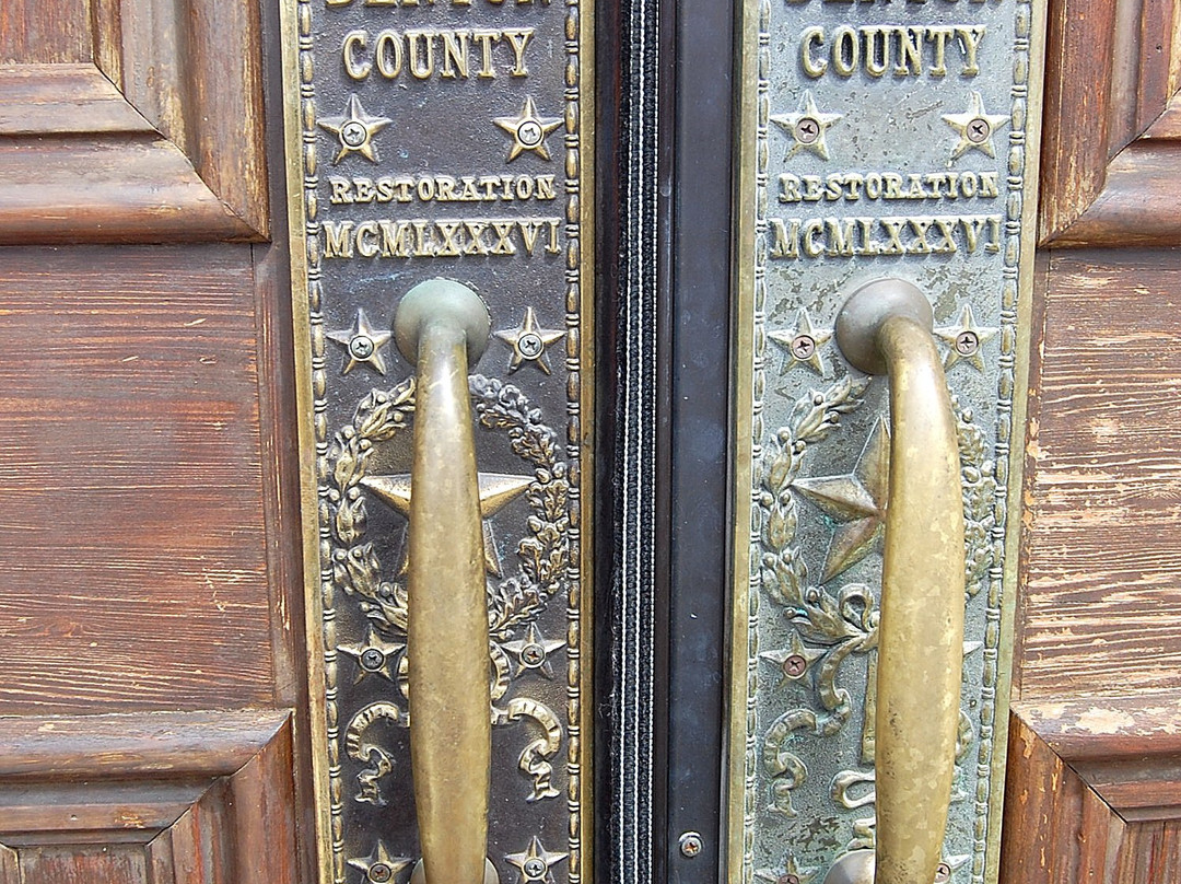 Courthouse-on-the-Square-登顿必去景点