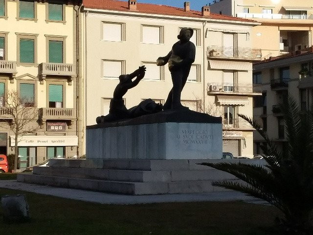 Monumento ai Caduti景点图片