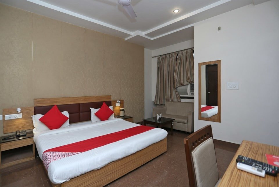 OYO 3523 Tekarees Inn Mahanagar主图