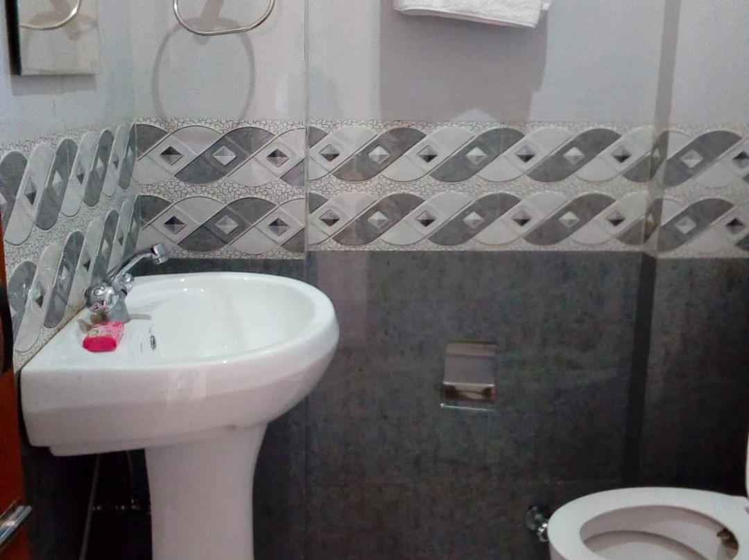 Mountain and Moon主图