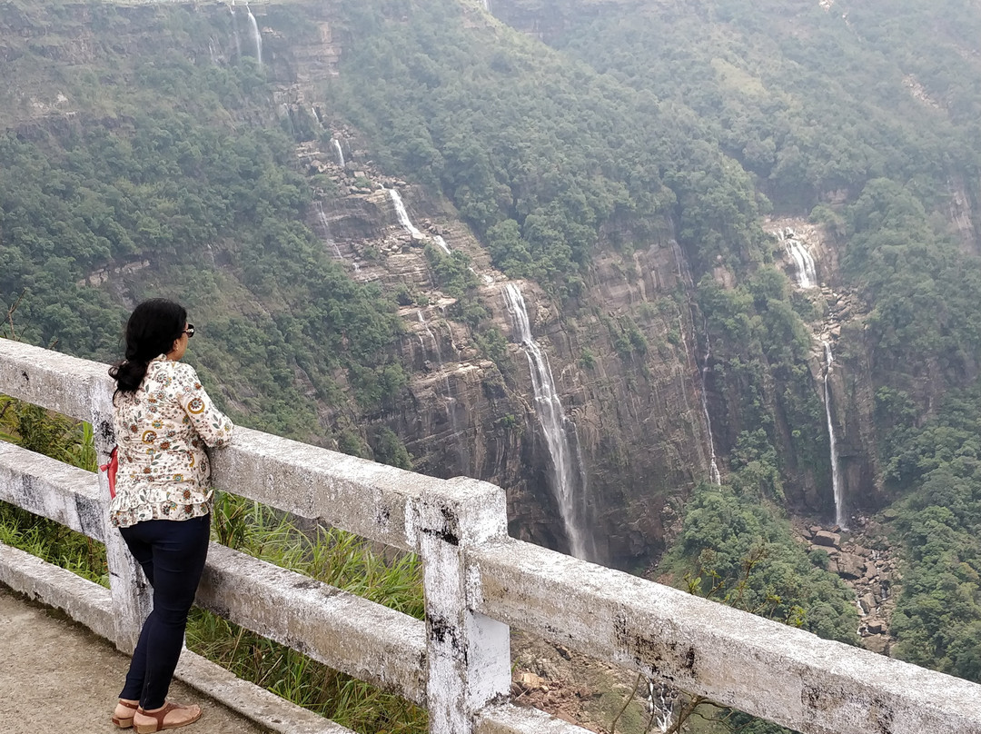 Seven Sisters Waterfalls景点图片