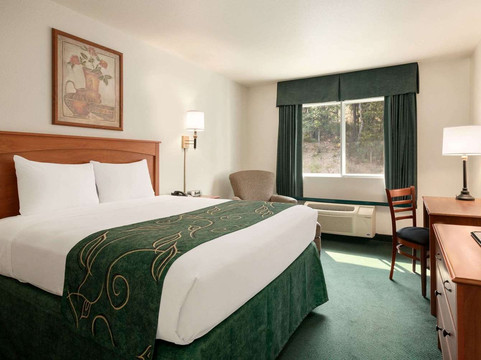 邓斯缪尔Travelodge by Wyndham酒店主图