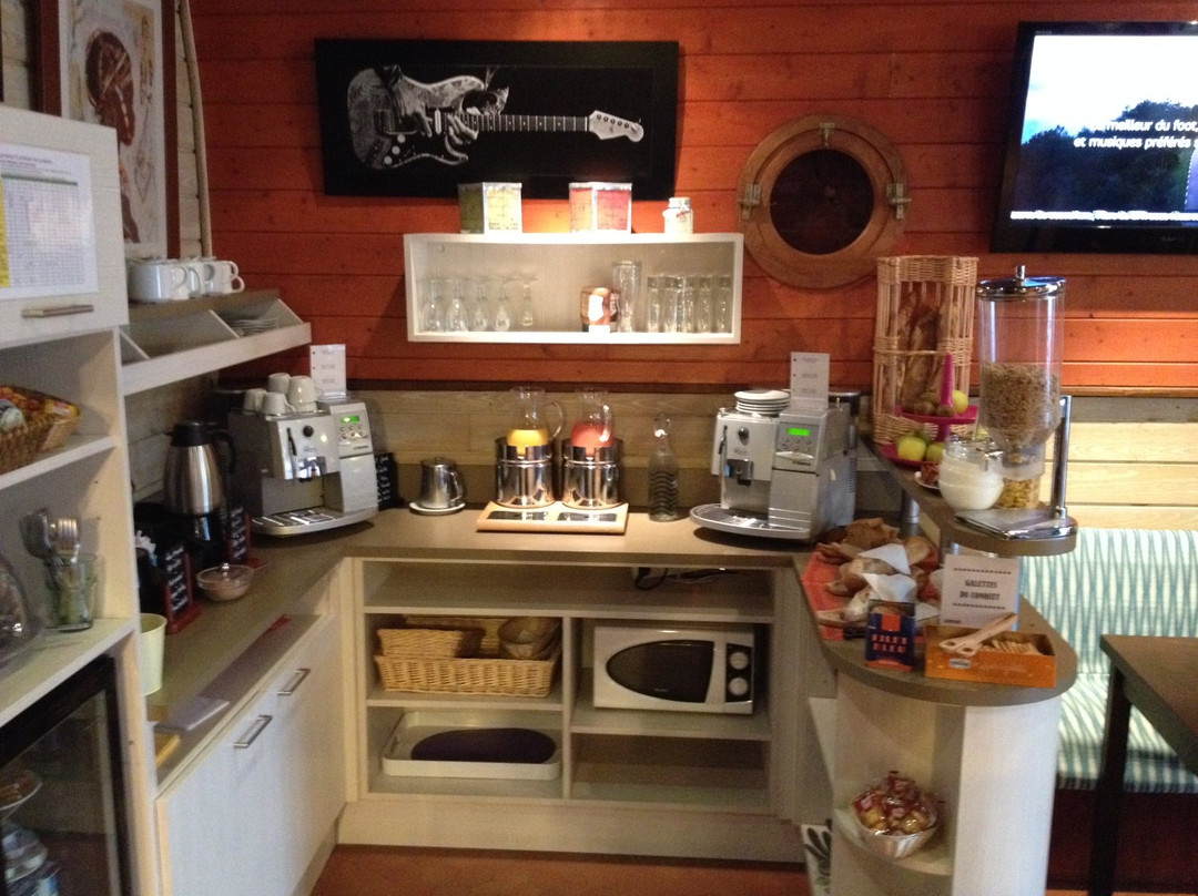 世界尽头酒店主图