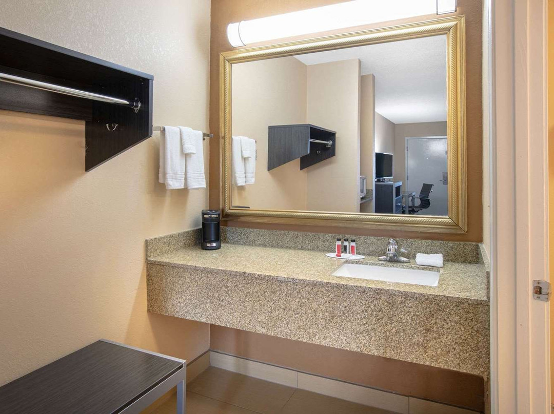 Days Inn by Wyndham Hamilton主图