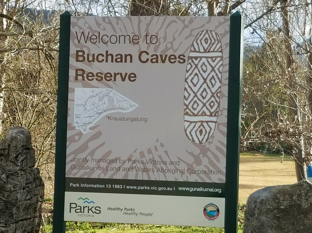 Lakes Mini Bus Charter & Tours-莱克斯恩特伦斯必去景点