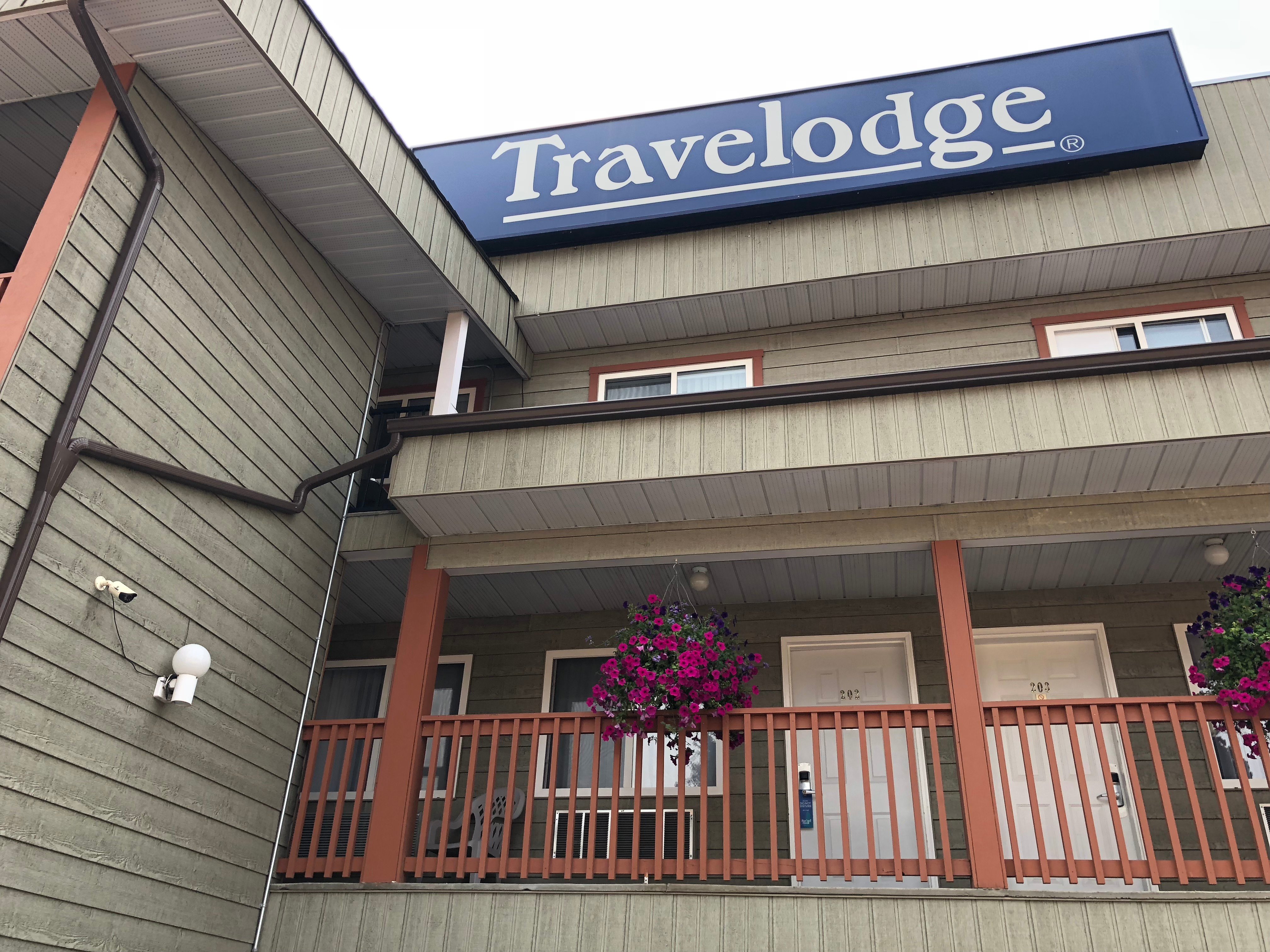 Travelodge By Wyndham Golden Sportsman Lodge-浴室