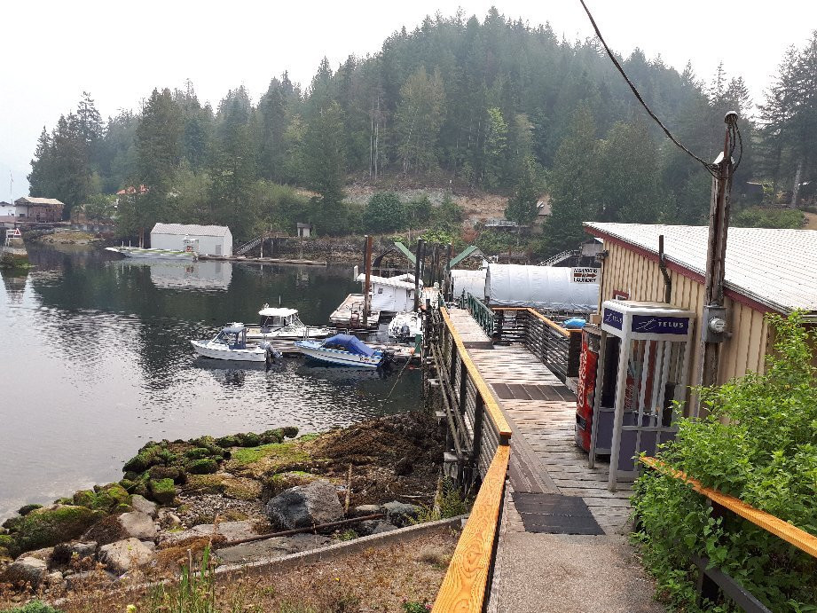 Bathgate General Store, Resort & Marina主图