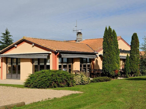 尼奥尔东-拉克莱士基里亚德酒店