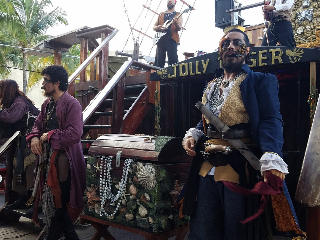 Jolly Roger Pirate Show Cancún景点图片