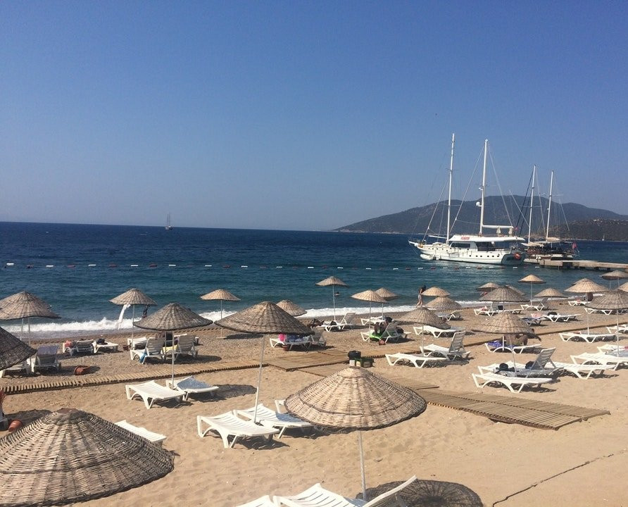 Yaliciftlik Beach景点图片