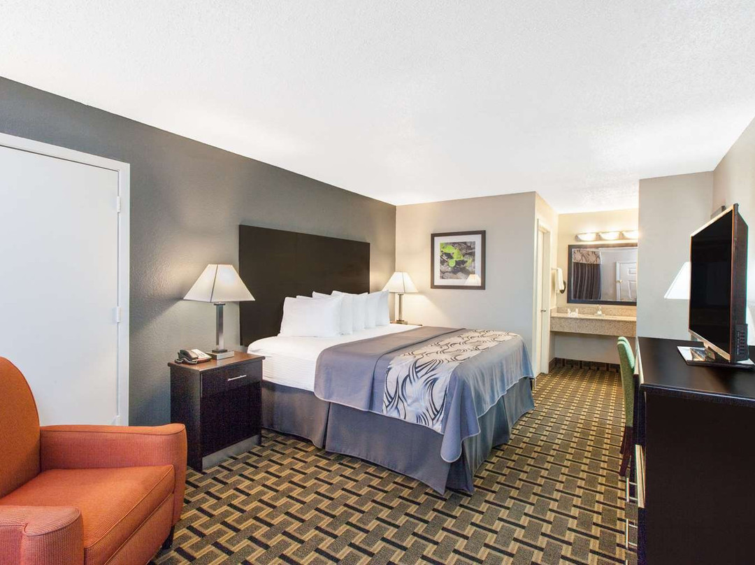 Days Inn by Wyndham Ennis主图