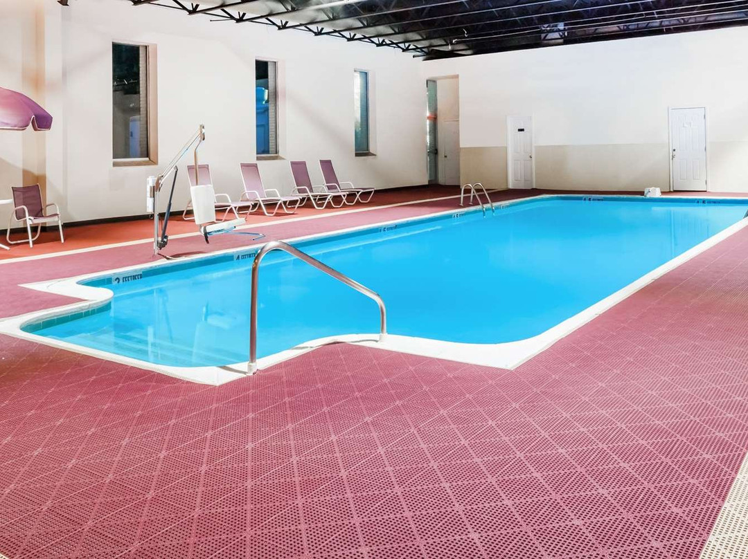 Baymont Inn & Suites Queensbury / Lake George主图