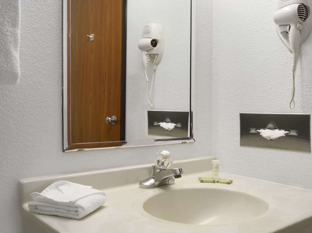 Super 8 by Wyndham Park City/North Wichita Area主图