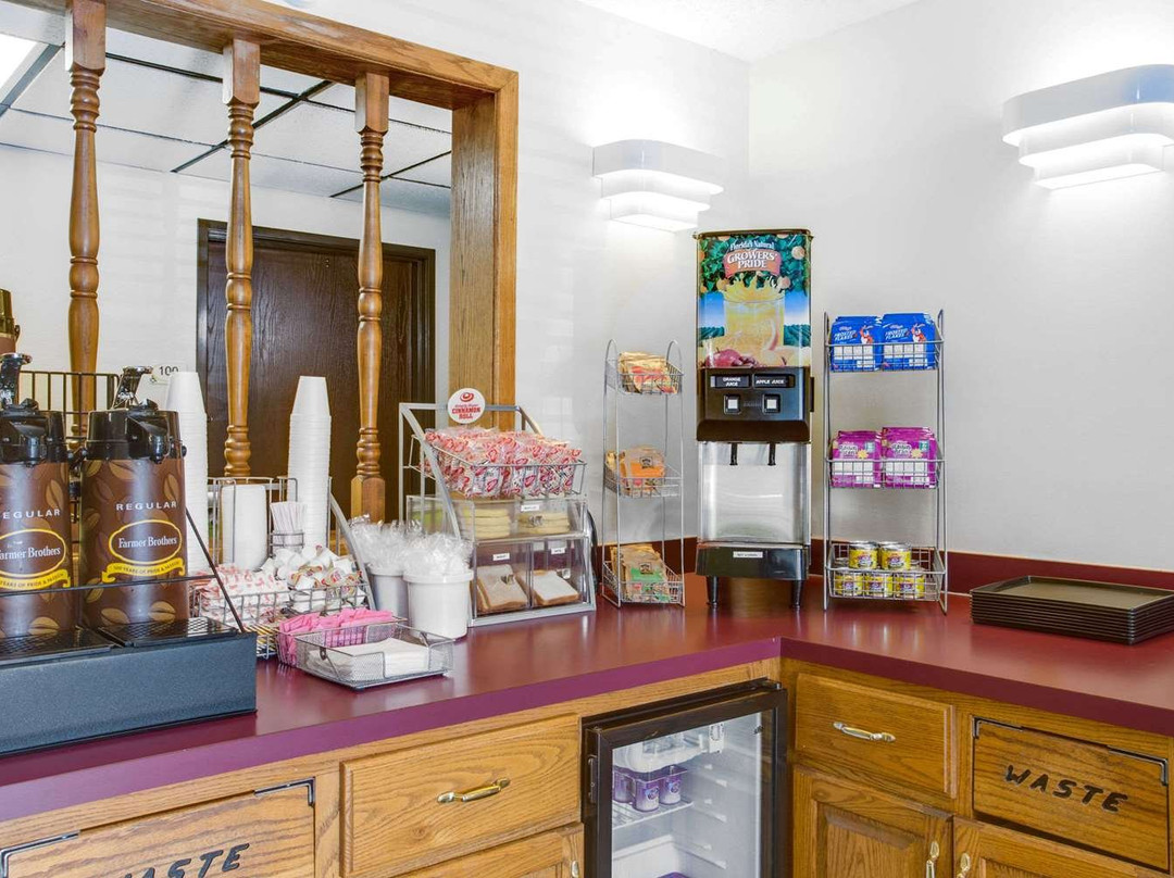 拉德福德速8酒店主图