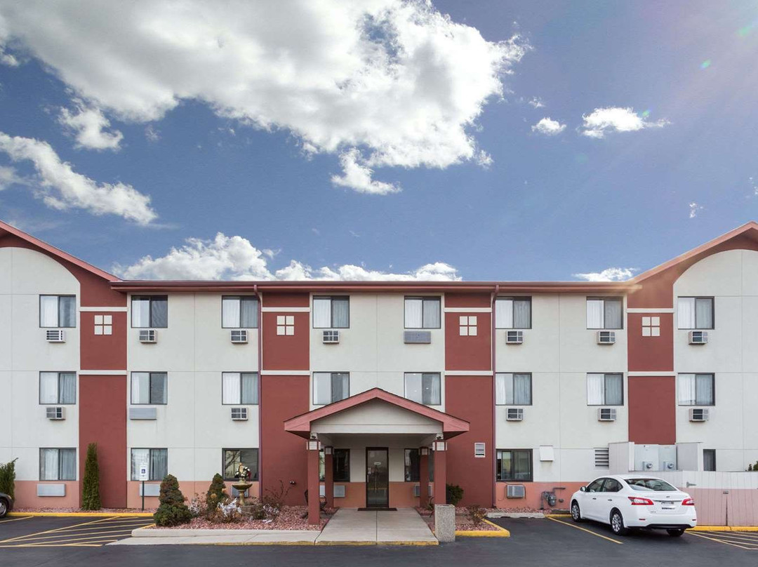 Super 8 by Wyndham Mundelein / Libertyville Area主图
