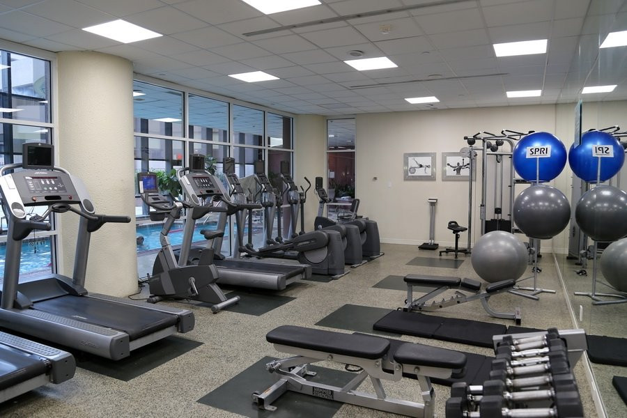 贝塞斯达万豪套房酒店主图