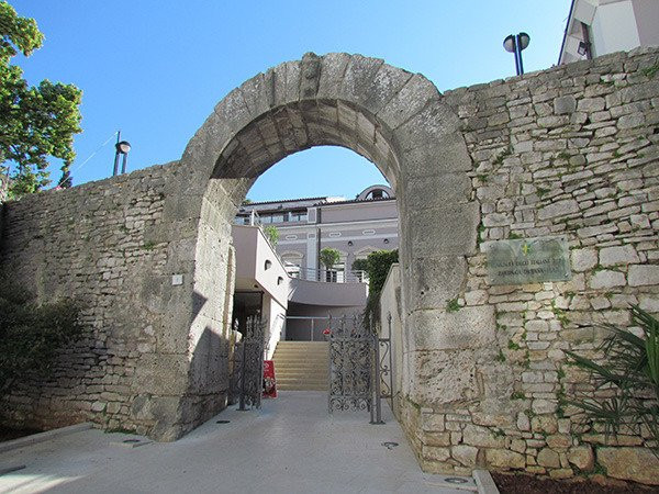 Pula Walking Tour-普拉必去景点