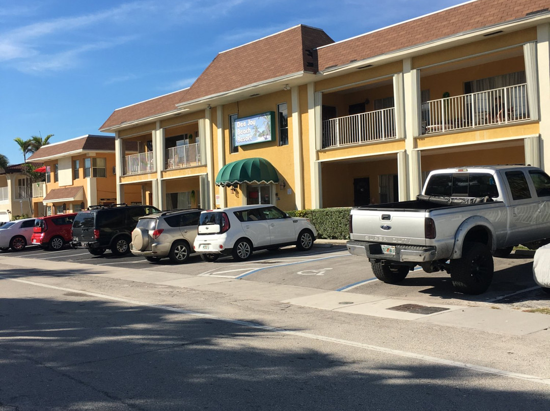 迪杰海滩度假酒店主图