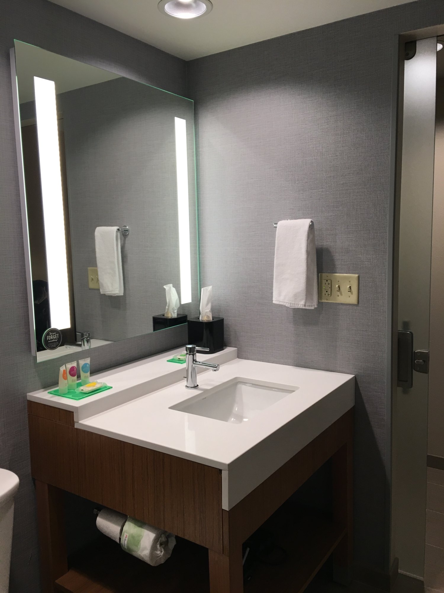 Hyatt Place Cincinnati / Sharonville Convention Center-浴室