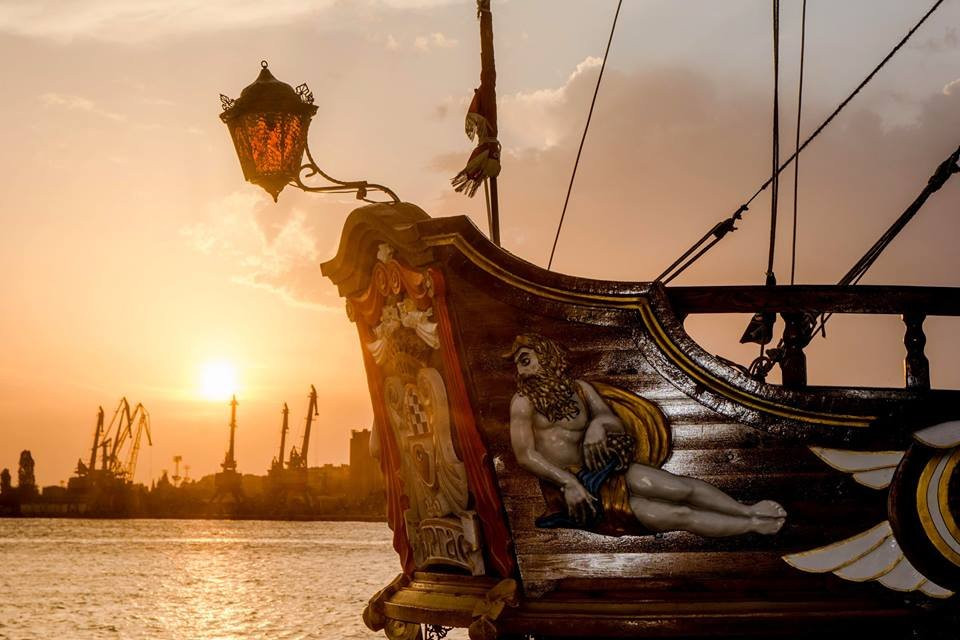 Esmeralda Pirate Ship景点图片
