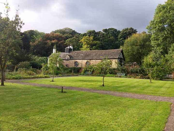 Chadkirk Chapel Museum景点图片