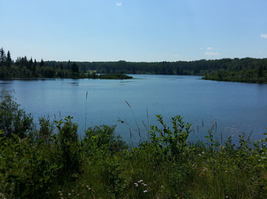 Figure Eight Lake Provincial Recreation Area景点图片