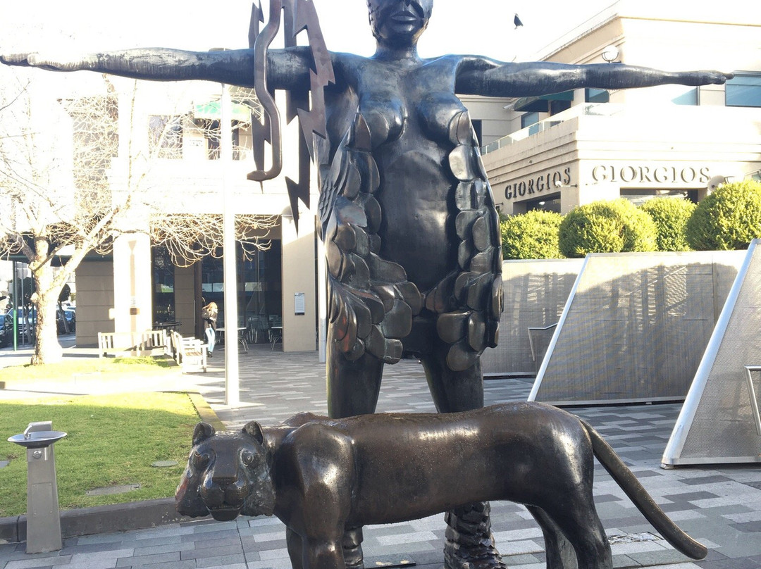 The Sun & The Moon Sculpture - Paul Juraszek-Malvern必去景点