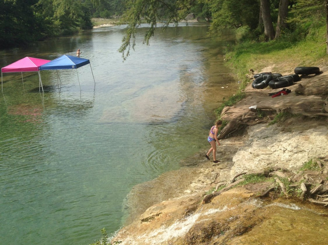 Happy Hollow Frio River Outfitters-Concan必去景点