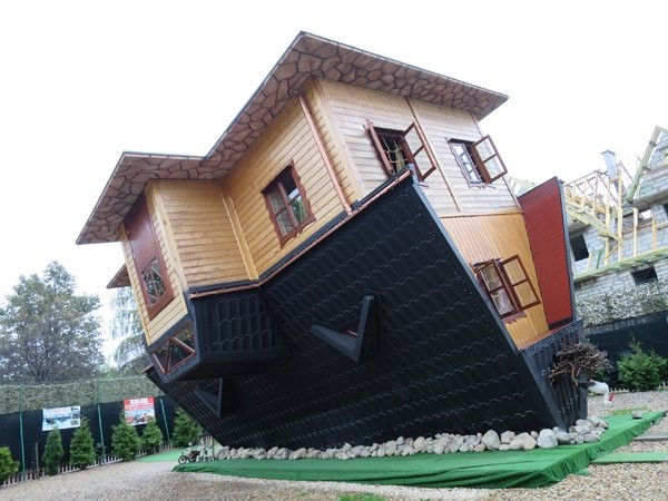 Dom Do Góry Nogami