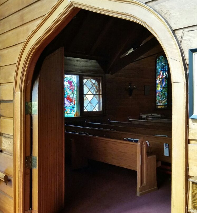 St. Eustace Episcopal Church-普莱西德湖必去景点