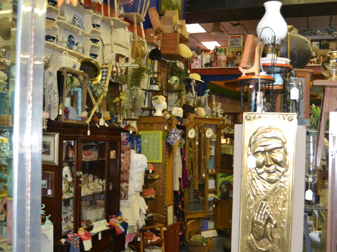 Sherman's Antiques-温特黑文必去景点