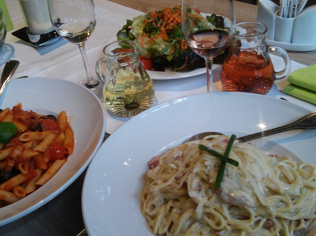 丁克尔斯比尔餐馆和美食-Hotel Restaurant Piazza