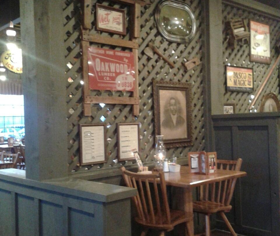 Port Matilda餐馆和美食-Cracker Barrel