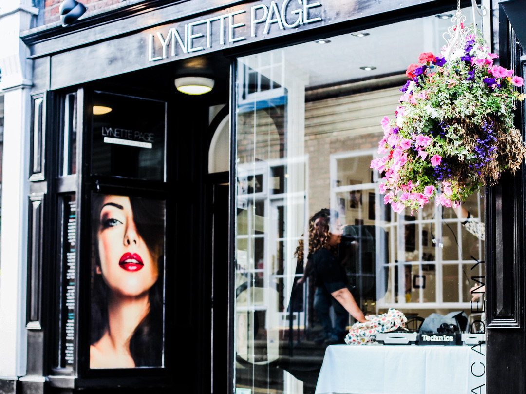 Mere旅游景点-Lynette Page Makeup Bar