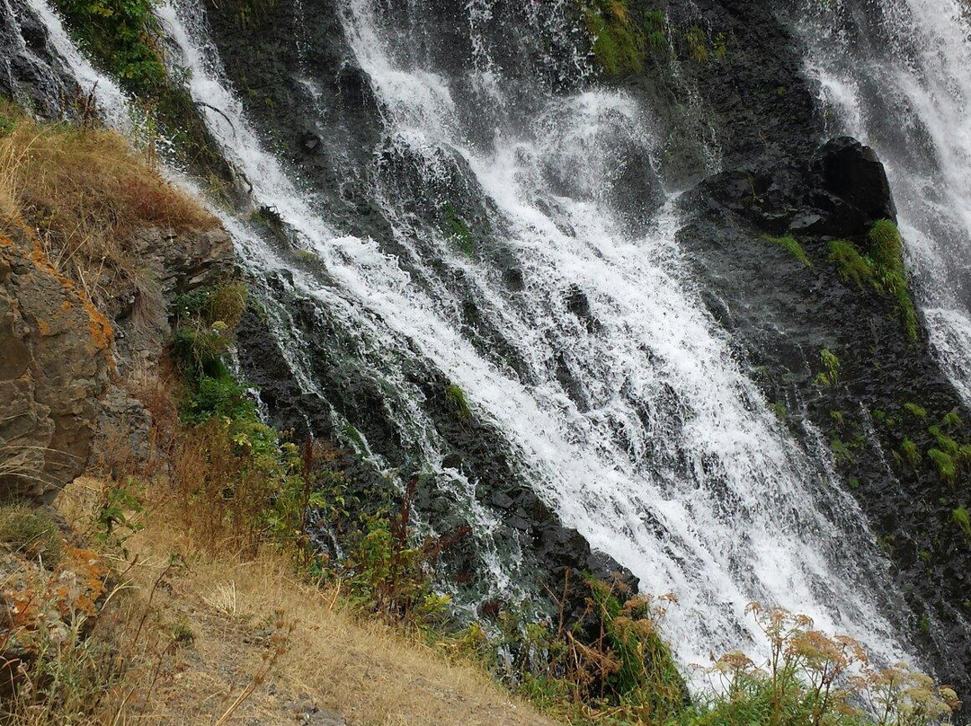 Shaki Waterfall景点图片