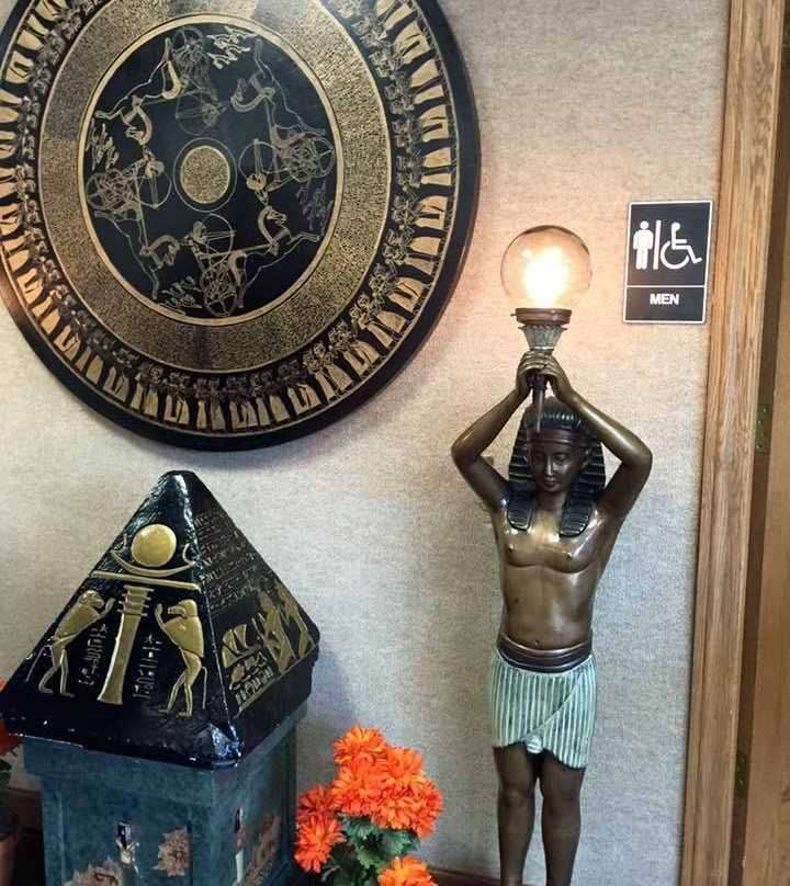 Gold Pyramid House-Wadsworth必去景点