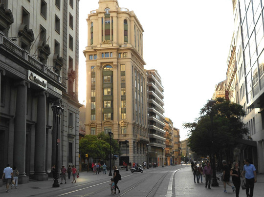 Bagues旅游景点-Calle Coso