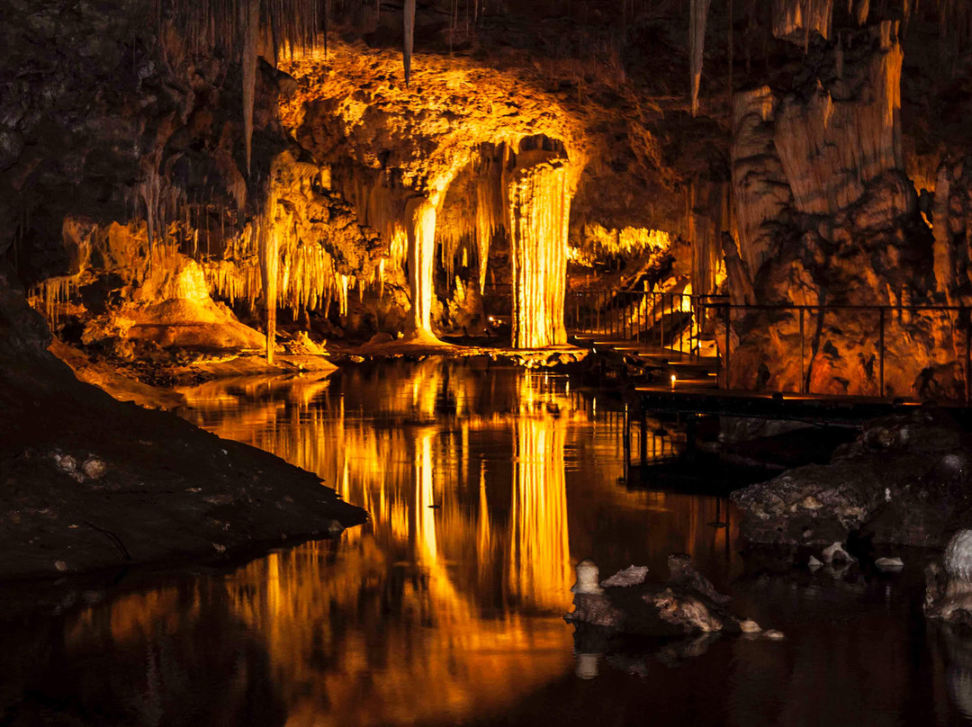 Caves Road景点图片