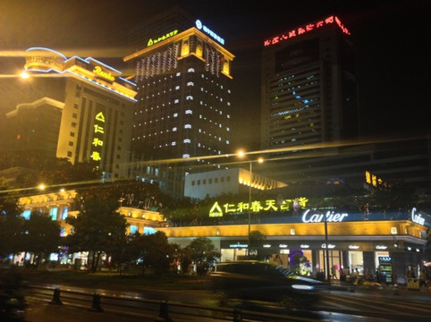 仁和春天百货(人民东路)-成都必去景点