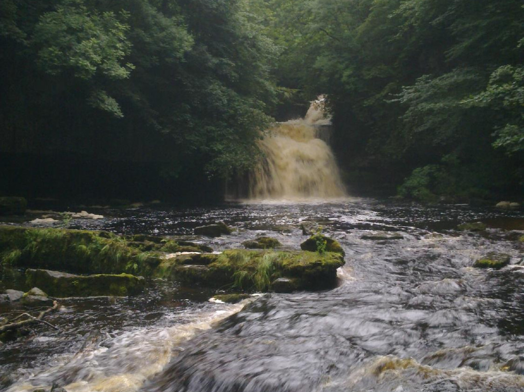 West Burton Falls景点图片
