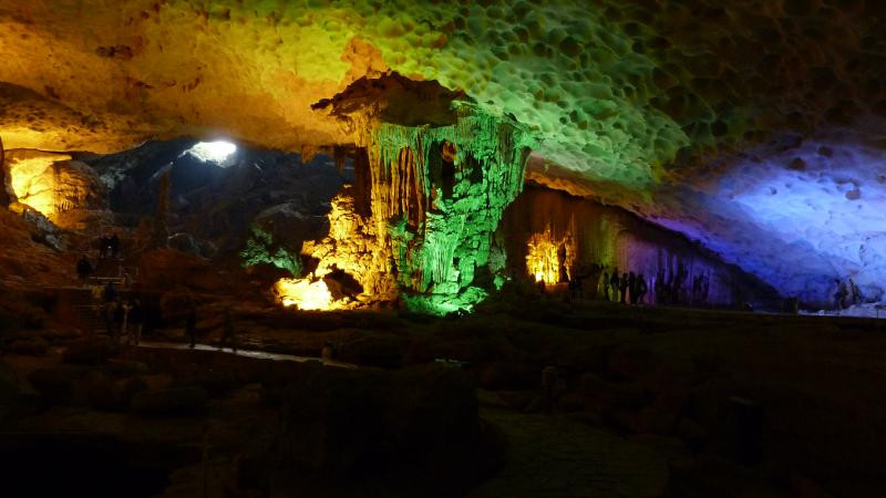 Sung Sot Cave-下龙湾必去景点