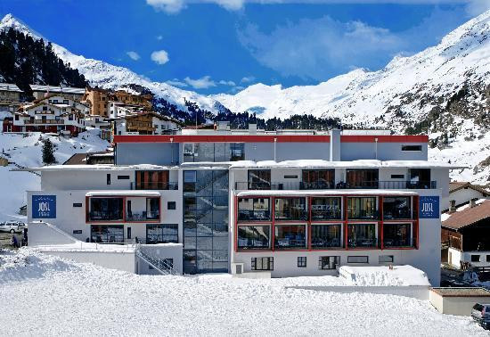 Josl Mountain Lounging