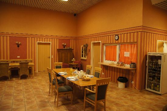 Econo-Motel Golzer-餐饮