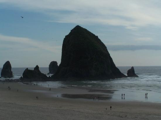 草垛岩-坎农比奇必去景点