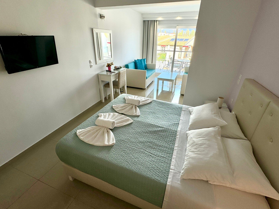 Gikas Aparthotel主图