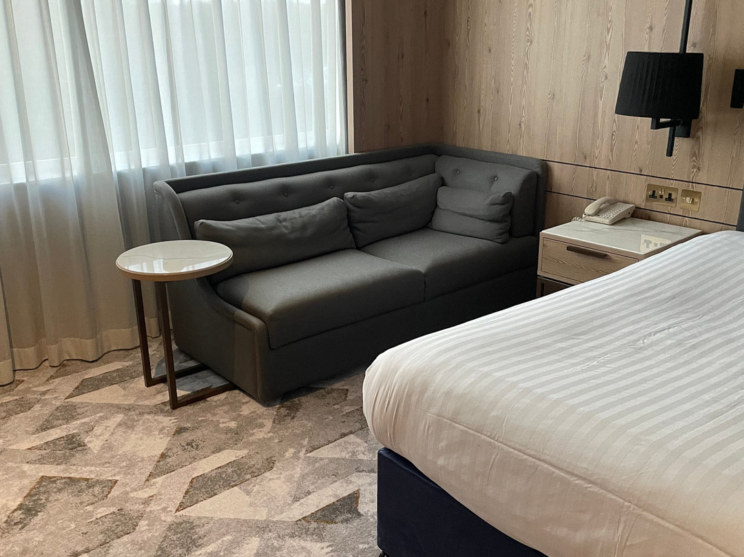 马洛皇冠假日酒店主图