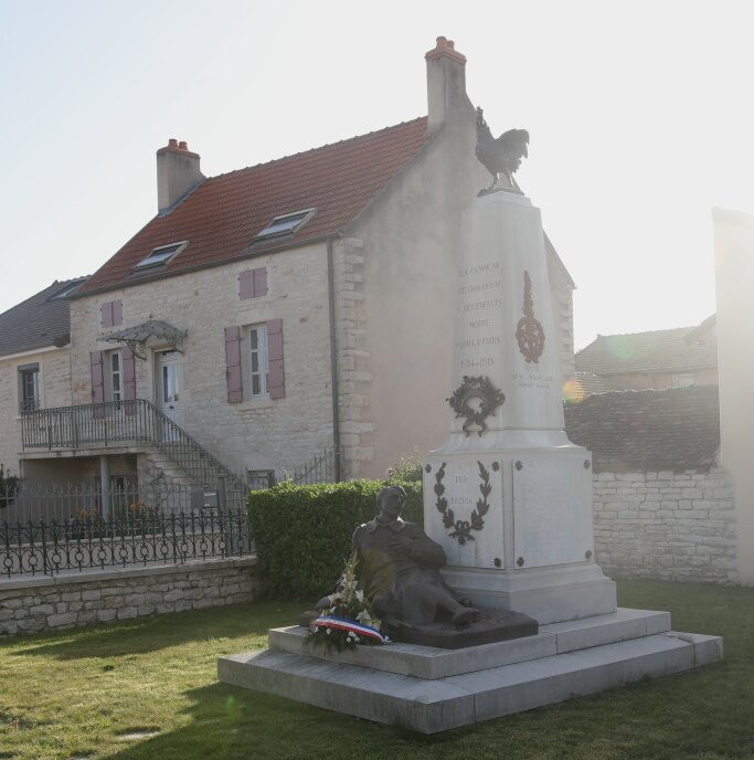 Monument aux morts de Chaudenay-Chaudenay必去景点