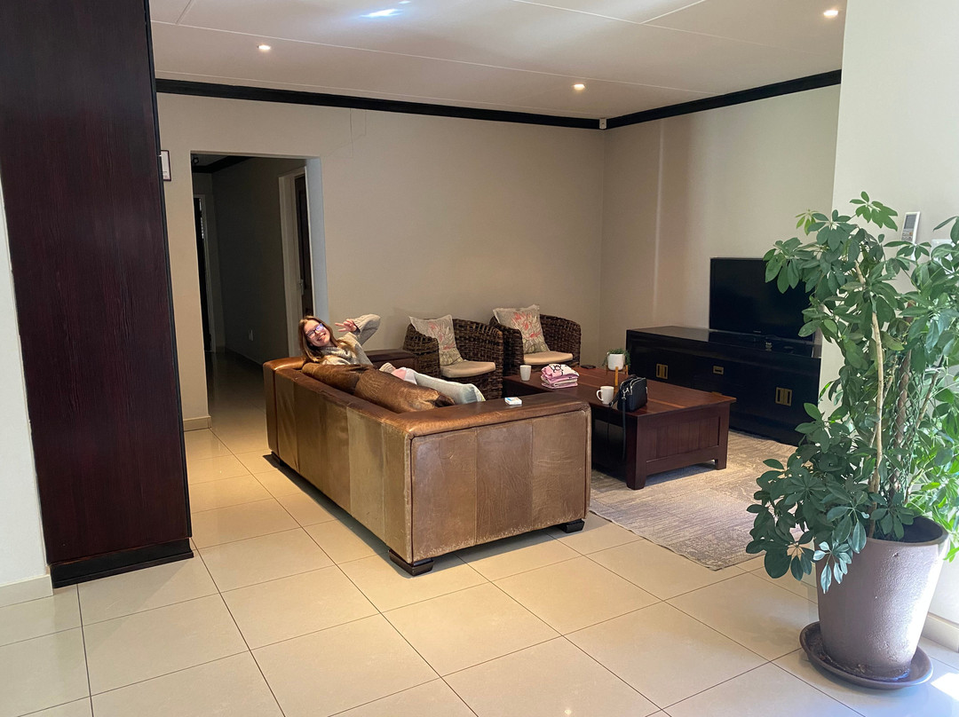 阿勒布什旅行酒店主图