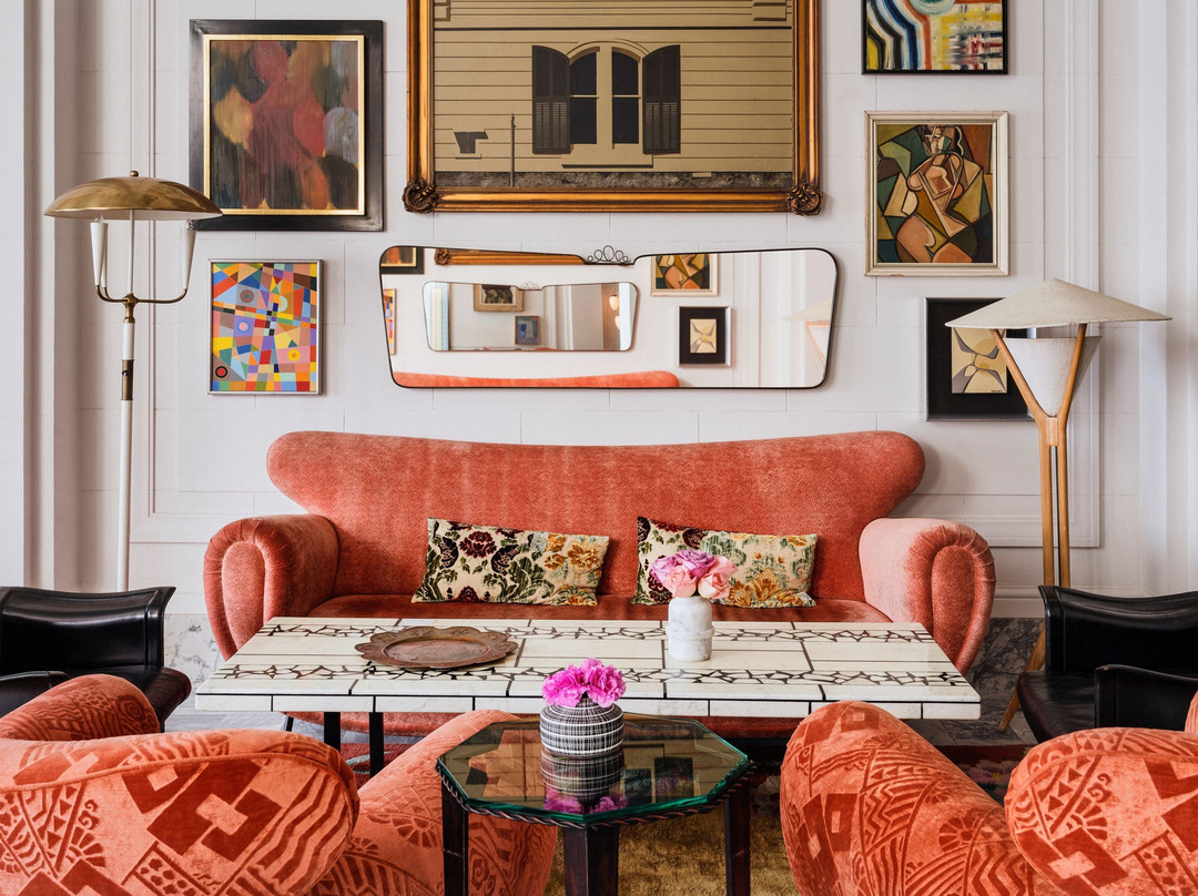 雷诺阿酒店主图